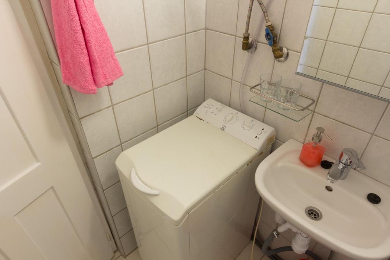B24 Cosy Small Flat At Center Apartment