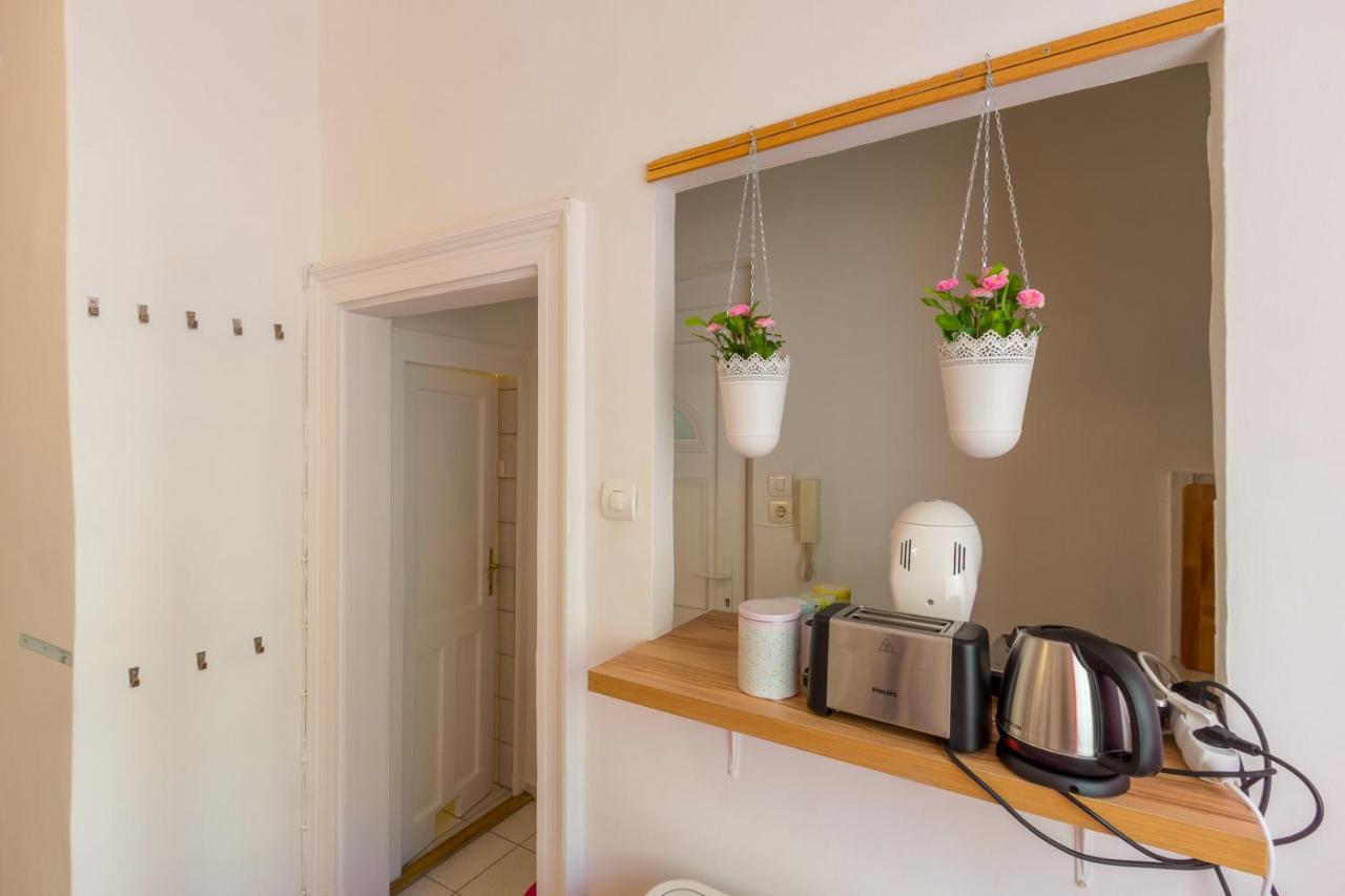 B24 Cosy Small Flat At Center Apartment